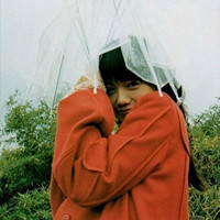 绿色意境女生头像:喜欢夏天闻雨的味道_WWW.TQQA.COM