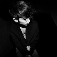 灰色帅哥头像:坚强的自己_WWW.TQQA.COM