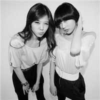 性感美女黑白头像_WWW.TQQA.COM