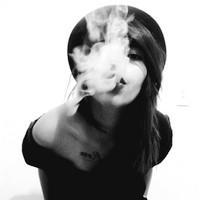 黑色头像女生秃废:心被上了锁_WWW.TQQA.COM