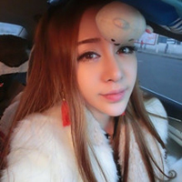 抱着小狗的可爱女生头像:卖萌是与身俱来的天赋_WWW.TQQA.COM