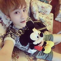 抱着狗狗的情侣头像:独一无二_WWW.TQQA.COM