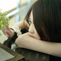 曾经的回忆还是不会忘:意境唯美QQ头像:闭上眼睛_WWW.TQQA.COM