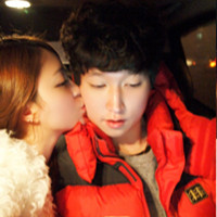 幸福情侣头像2个人一张图的:深蓝色的海洋_WWW.TQQA.COM