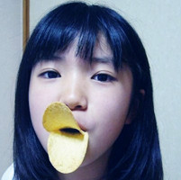 纯真女孩QQ头像:回忆温暖了记忆_WWW.TQQA.COM