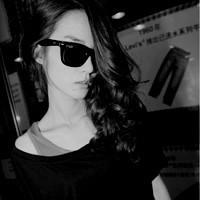 丢了回忆忘了你:伤感黑白女生头像:我的未来在哪_WWW.TQQA.COM