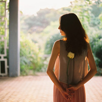 爱情渐渐褪去了颜色:唯美头像吧女头:不愿再见面_WWW.TQQA.COM