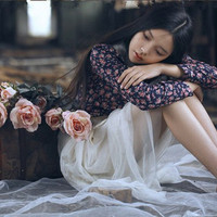 故事里的角色我不适合:唯美头像吧不带字女生_WWW.TQQA.COM