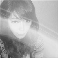 残留的回忆没有快乐:分手后用的伤感黑白头像女_WWW.TQQA.COM