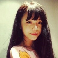 QQ可爱女生头像不带字:爱把空气结成冰_WWW.TQQA.COM