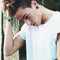 梦里的天堂i:欧美唯美意境男生头像_WWW.TQQA.COM