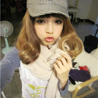 可爱女生卷发头像图片_WWW.TQQA.COM