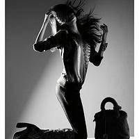 欧美女生头像复古风:爱了你瞎了眼_WWW.TQQA.COM