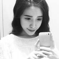 时尚可爱女生qq头像:很久没听见你声音_WWW.TQQA.COM