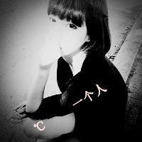 情若能自控:灰色女生带字头像:做一个孤独患者_WWW.TQQA.COM