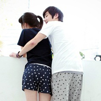 爱你永不退却:小清新情侣头像一左一右:风再大吹_WWW.TQQA.COM