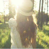 花季少女:戴帽子的唯美女生头像:超赞_WWW.TQQA.COM