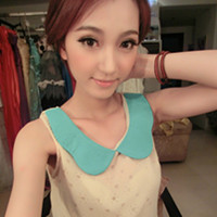 身穿娃娃领衣服的唯美女生头像:傻得太天真_WWW.TQQA.COM