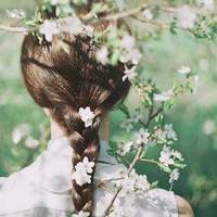 眼神交汇记住你甜蜜笑容::森系意境女生头像_WWW.TQQA.COM