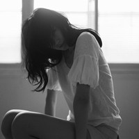 欧美女生吸烟头像_WWW.TQQA.COM