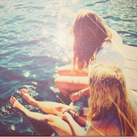 唯美阳光女生头像侧面:和你的记忆在慢慢褪色_WWW.TQQA.COM