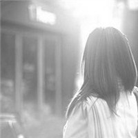 丢了回忆忘了你:伤感黑白女生头像:我的未来在哪_WWW.TQQA.COM