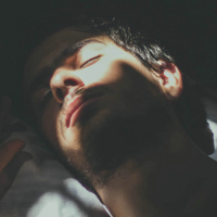 欧美男生伤感头像图片:走就走了不会伤心_WWW.TQQA.COM