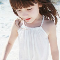 卖萌的孩纸可爱QQ头像_WWW.TQQA.COM