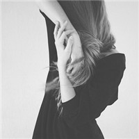 灰白色女生头像_WWW.TQQA.COM