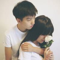 浪漫的qq情侣牵手头像_WWW.TQQA.COM