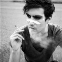 灰色头像男生抽烟隐身后对你每一秒都是想念_WWW.TQQA.COM