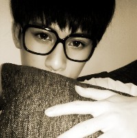 颓废男生黑白头像_WWW.TQQA.COM