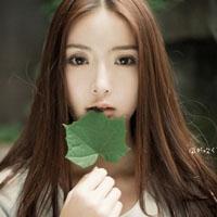唯美拿白色花的女生头像:朦胧的意境_WWW.TQQA.COM