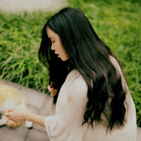 绿色意境女生头像:喜欢夏天闻雨的味道_WWW.TQQA.COM