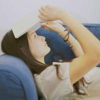 清新唯美意境女生头像:寂寞会唱歌_WWW.TQQA.COM