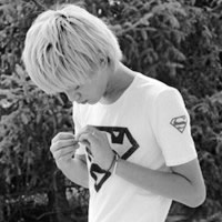 帅气的黑白男生头像_WWW.TQQA.COM