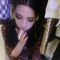 抽烟的女生头像:非主流你跟不上的潮流_WWW.TQQA.COM