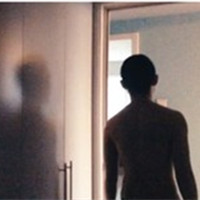 欧美男生头像成熟:伤感:对着情花轻轻叹_WWW.TQQA.COM