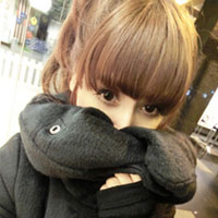 阳光下微笑的女生头像:生活要乐观_WWW.TQQA.COM