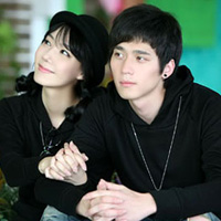 幸福情侣头像2个人一张图的:深蓝色的海洋_WWW.TQQA.COM