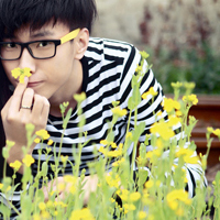 穿情侣装的情侣头像一对/2张_WWW.TQQA.COM