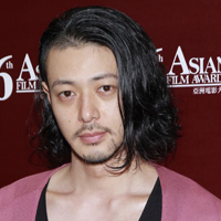 小田切让电影自裁QQ头像_WWW.TQQA.COM