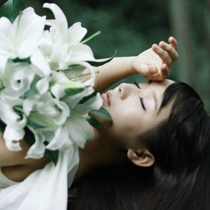 女生一个人孤单头像:唯美又伤感_WWW.TQQA.COM