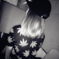 灰色头像女生侧面:爱情是致命的毒药_WWW.TQQA.COM