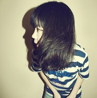女生颓废黑白头像_WWW.TQQA.COM