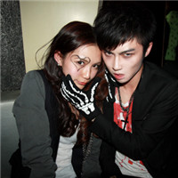 相依为命的情侣QQ头像:一对_WWW.TQQA.COM