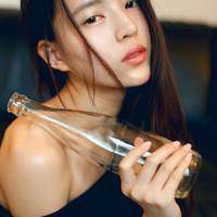 唯美清新女生侧面头像:多少爱不能重来_WWW.TQQA.COM