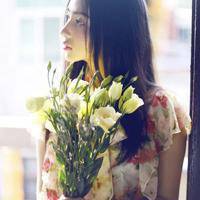 森系带花女生头像:赠人玫瑰:手有余香_WWW.TQQA.COM