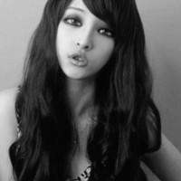 妩媚灰色美女头像:漂亮姑娘:光芒万丈_WWW.TQQA.COM