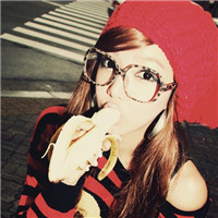 眼镜控气质可爱女生头像:属于我们的烟火_WWW.TQQA.COM